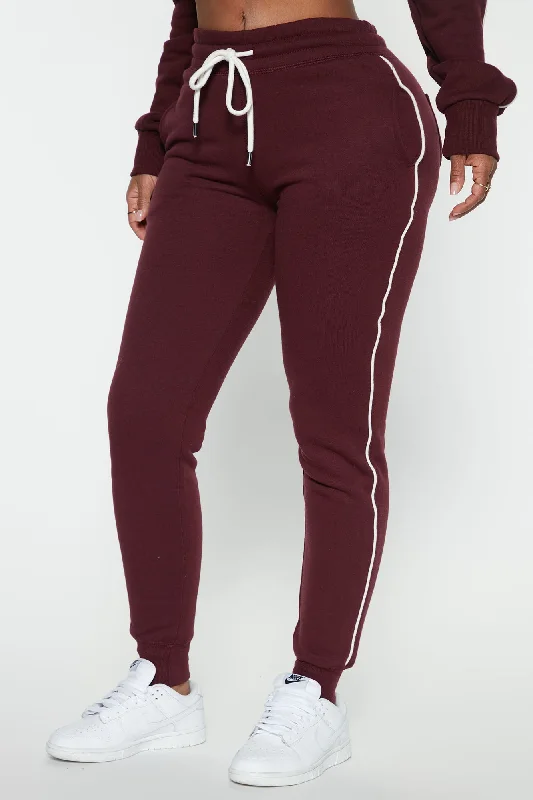 Tennis And Chill Fleece Jogger - Burgundy