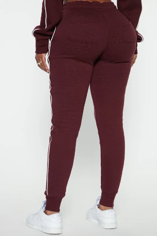 Tennis And Chill Fleece Jogger - Burgundy