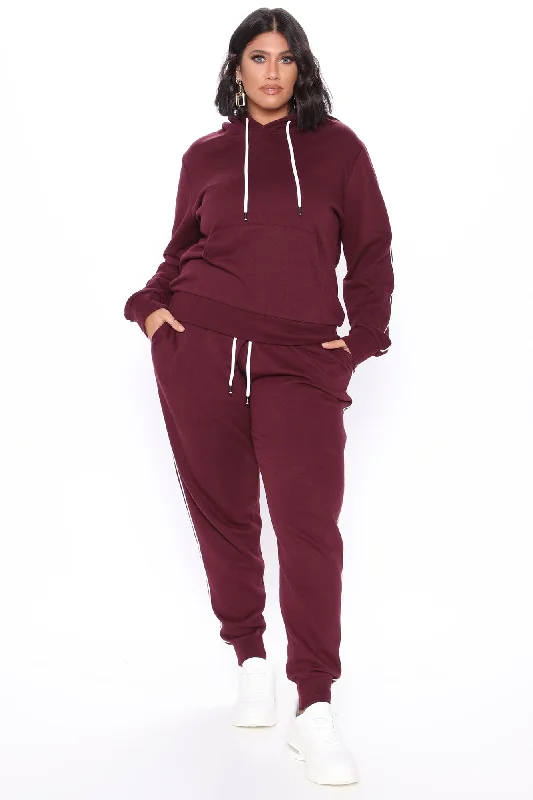 Tennis And Chill Fleece Jogger - Burgundy