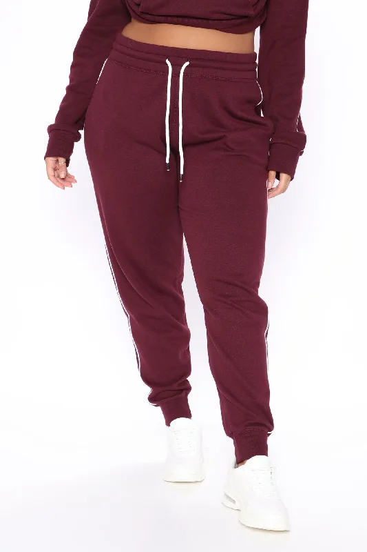 Tennis And Chill Fleece Jogger - Burgundy