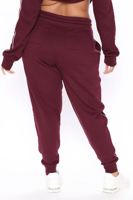 Tennis And Chill Fleece Jogger - Burgundy